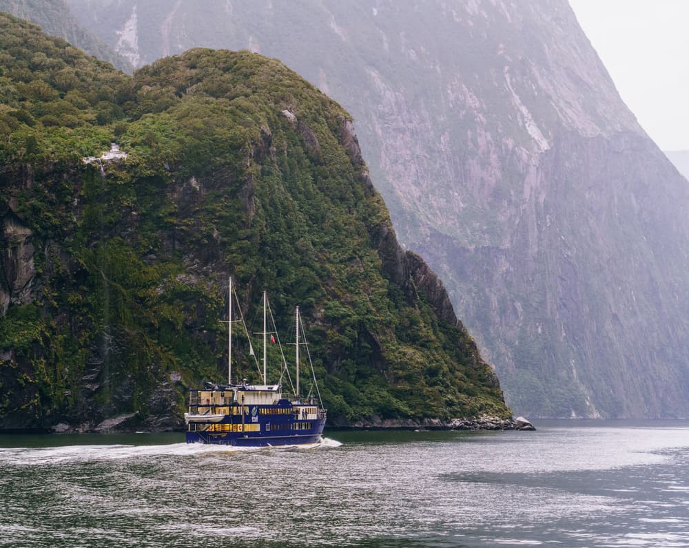 Queenstown & Milford Sound photo copyright-paulstamatiou_com-DSC05943