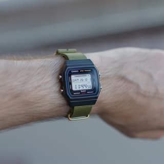 Casio F-B100W