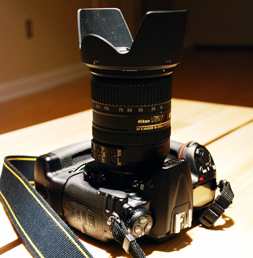 Nikon D300 DSLR Camera with 18-200mm VR Lens