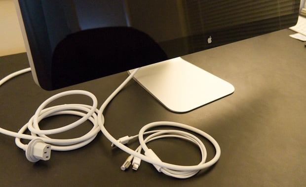 Apple 27-inch LED Cinema Display setup