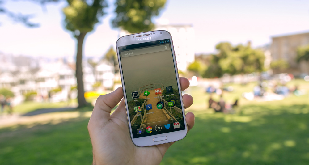 Samsung Galaxy S4 in Alamo Square Park, San Francisco, California