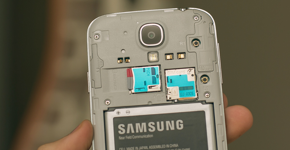 Samsung Galaxy S4 back and camera